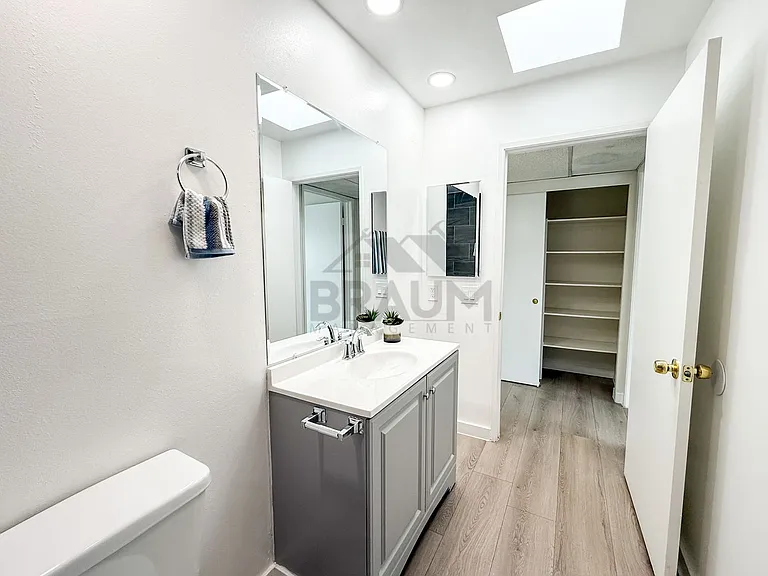 15000 BURBANK — Photo 17