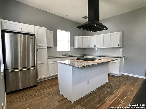 3rd image of 135 Esma St