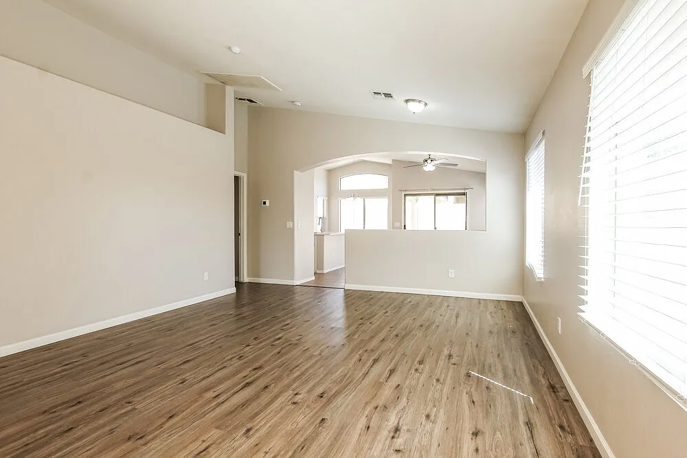 3 bed, 2.0 bath, 1590 sqft, $2,185 — Photo 3