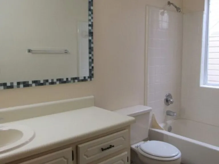 2025 Cambridge Cir — Photo 13