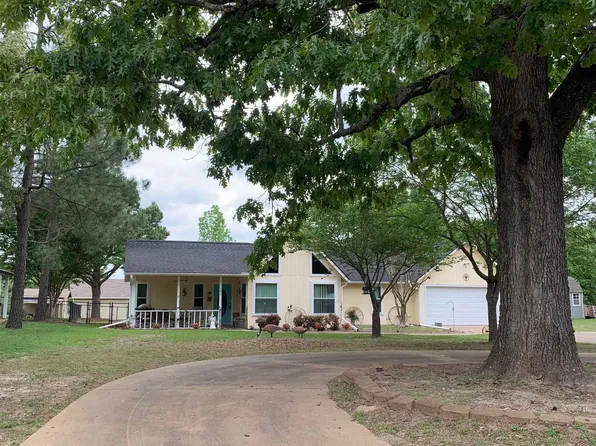 399 Cimarron Trl, Holly Lake Ranch, TX 75765