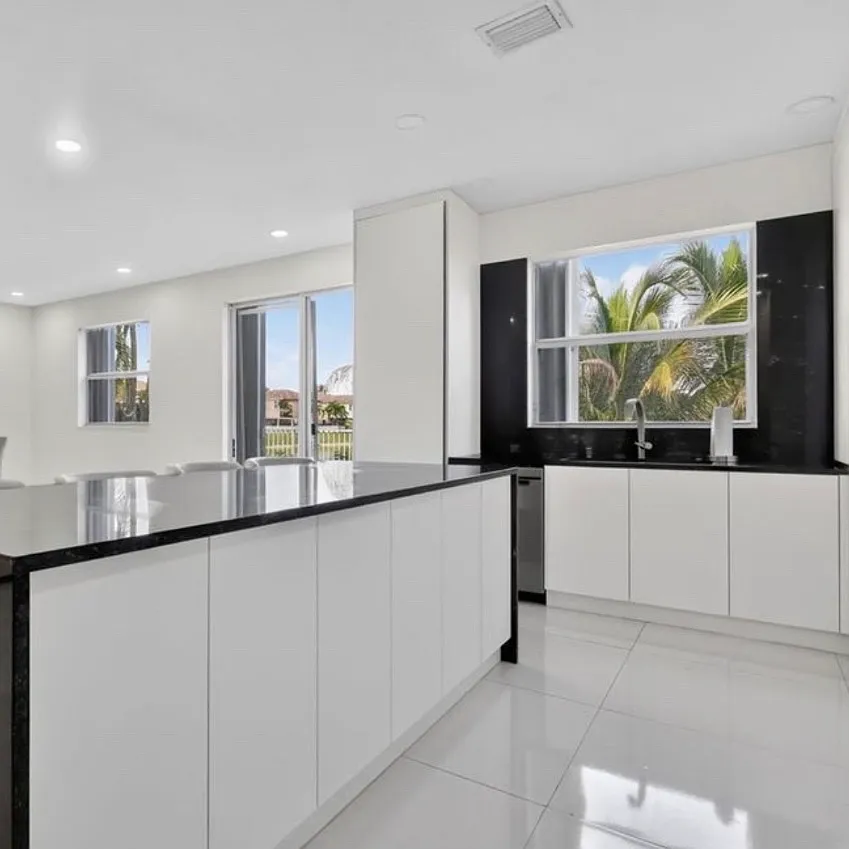 3 bed, 2.5 bath, 2560 sqft, $4,500 — Photo 3