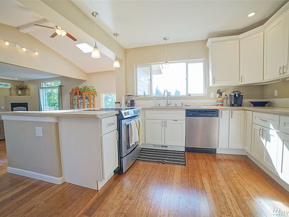 3rd image of 9724 128th St E