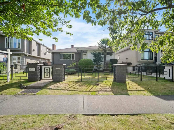 6978 McKinnon St, Vancouver, BC V5S 3G5