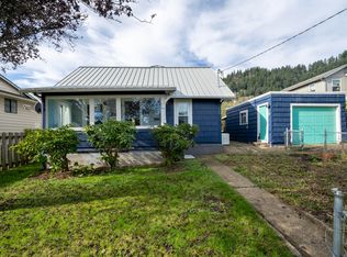 305 4th St, Garibaldi, OR 97118
