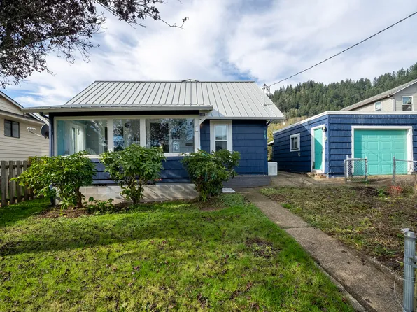 305 4th St, Garibaldi, OR 97118