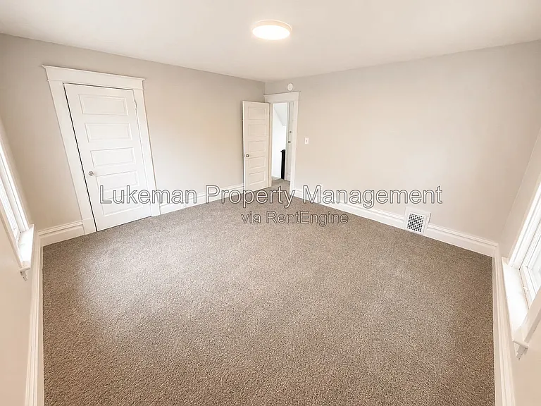 917 Oak St #2 — Photo 7