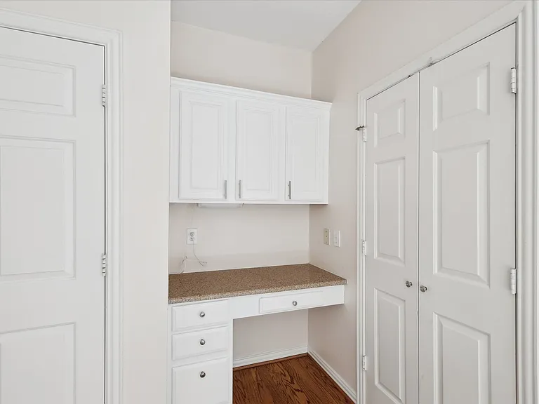 14625 Windsor Ct — Photo 6