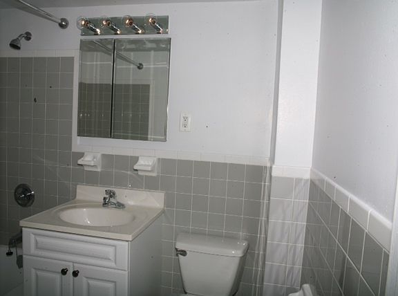 3rd image of 201 E 19th St APT 10G