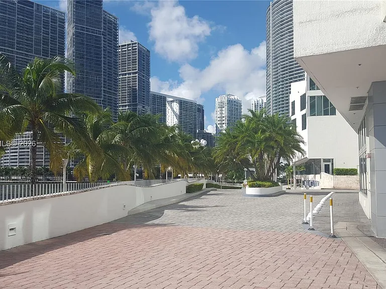 335 Biscayne Blvd #2106 — Photo 31