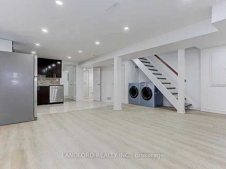 3271 Chokecherry Cres #LOWER — Photo 3