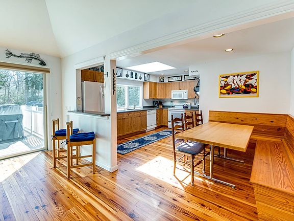 5th image of 51 Sherwood Ln