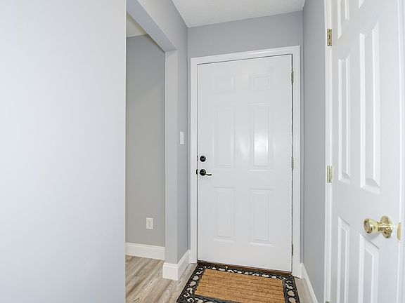 3rd image of 38 Charlestowne Dr