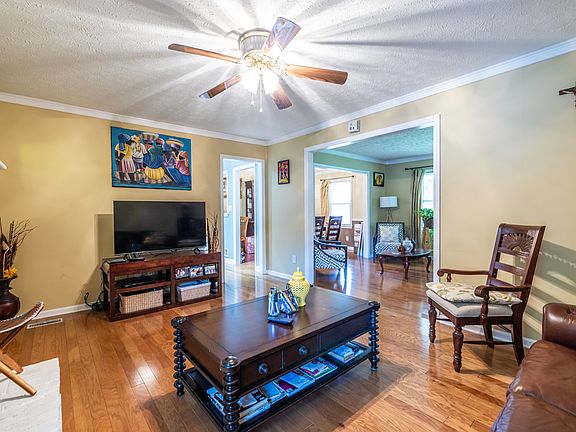 3rd image of 335 Madeira Cir SW