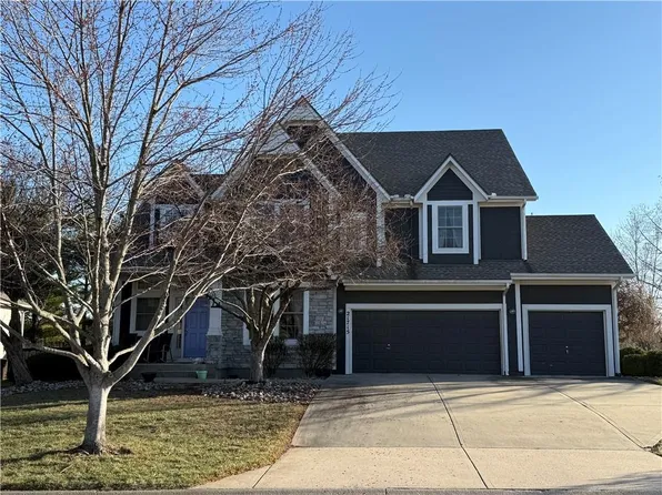 21715 W 100th Ter, Lenexa, KS 66220