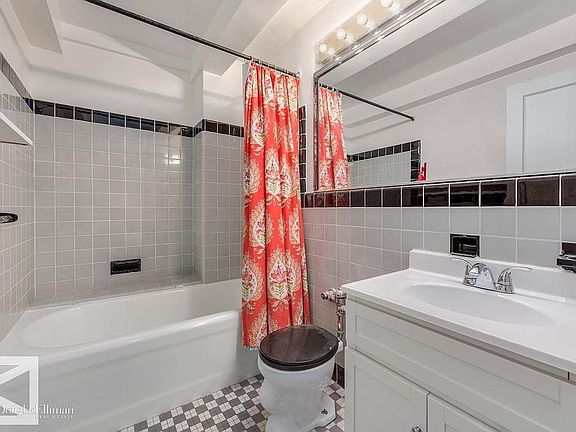 4th image of 200 W 20th St APT 901