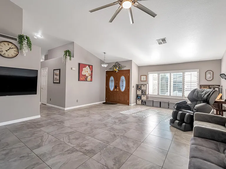 2072 W Harrison St — Photo 8