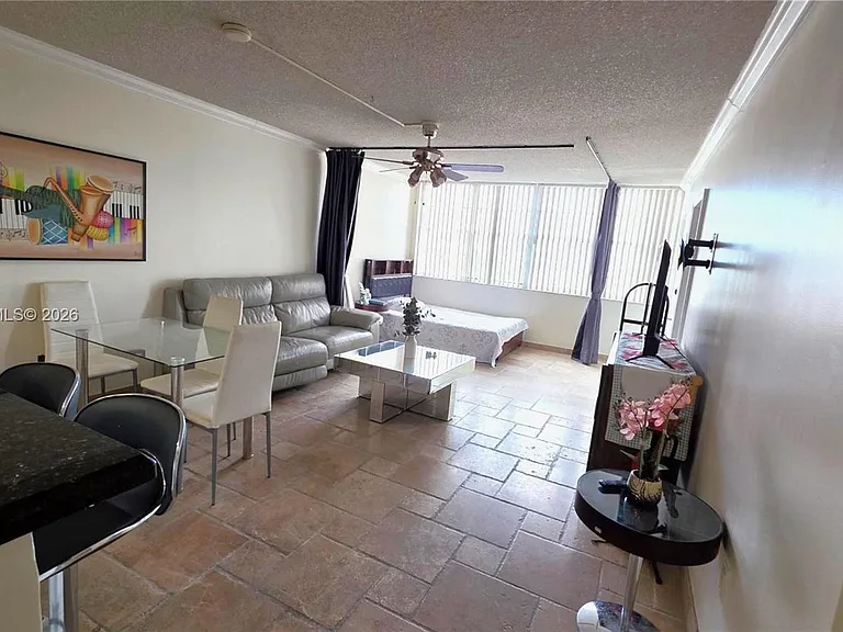 1301 NE Miami Gardens Dr #1113W — Photo 4