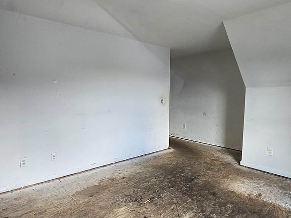 3rd image of 55 Harrison Cir