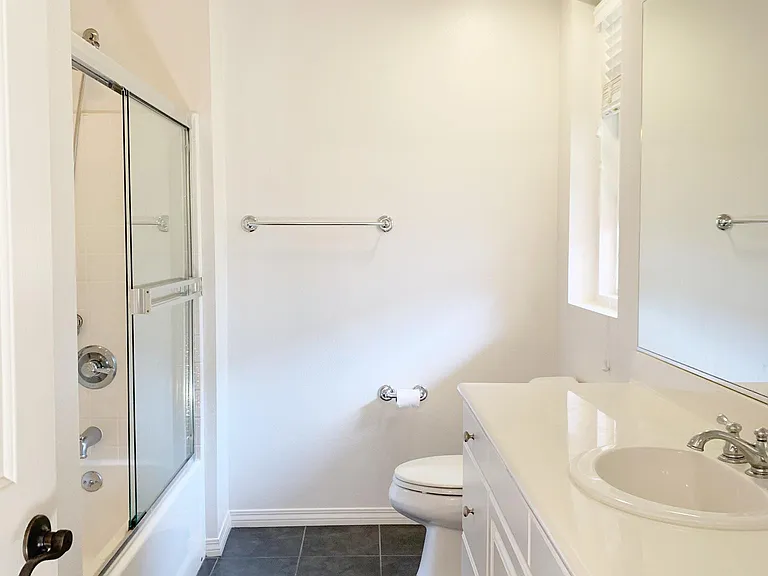 En-suite bathroom of bedroom #2