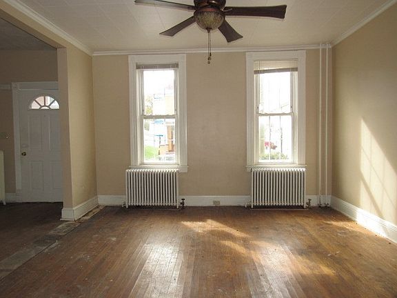 5th image of 157 Frothingham Ave