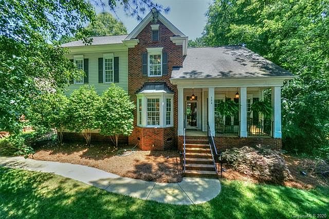 1st image of 124 Windy Knoll Ln