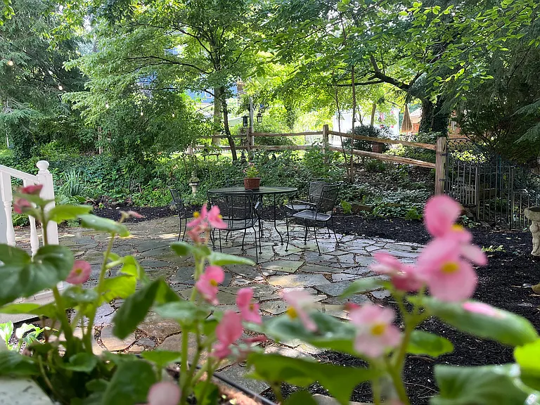 210 W Jennings St — Photo 22