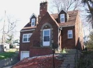 7 Station St, Carnegie, PA 15106