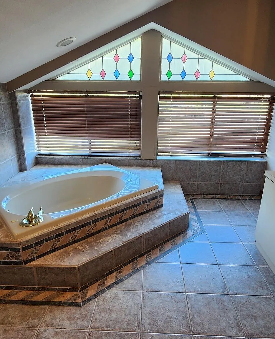 3 bed, 2.0 bath, 1948 sqft, $1,850 — Photo 2