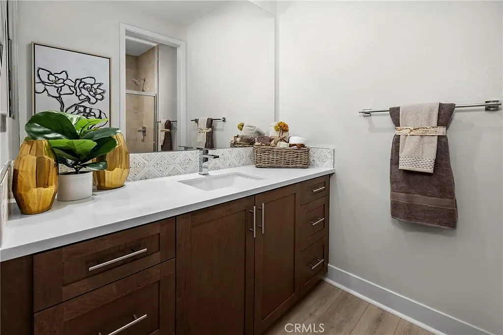 5 bed, 2652 sqft, $5,490 — Photo 3