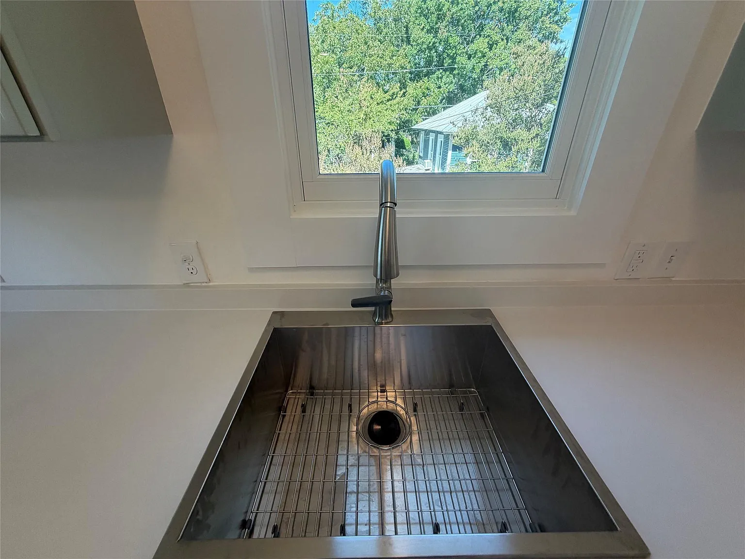 1 bed, 1.0 bath, 1000 sqft, $1,995 — Photo 2