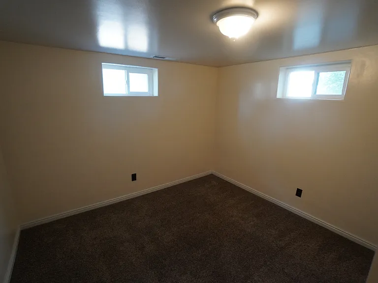 277 W 2300 N — Photo 23