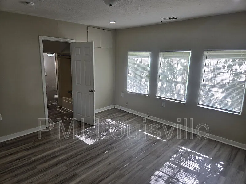 2 bed, 1.0 bath, 988 sqft, $825 — Photo 3