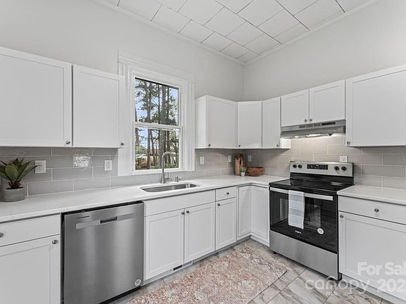 5th image of 110 College St