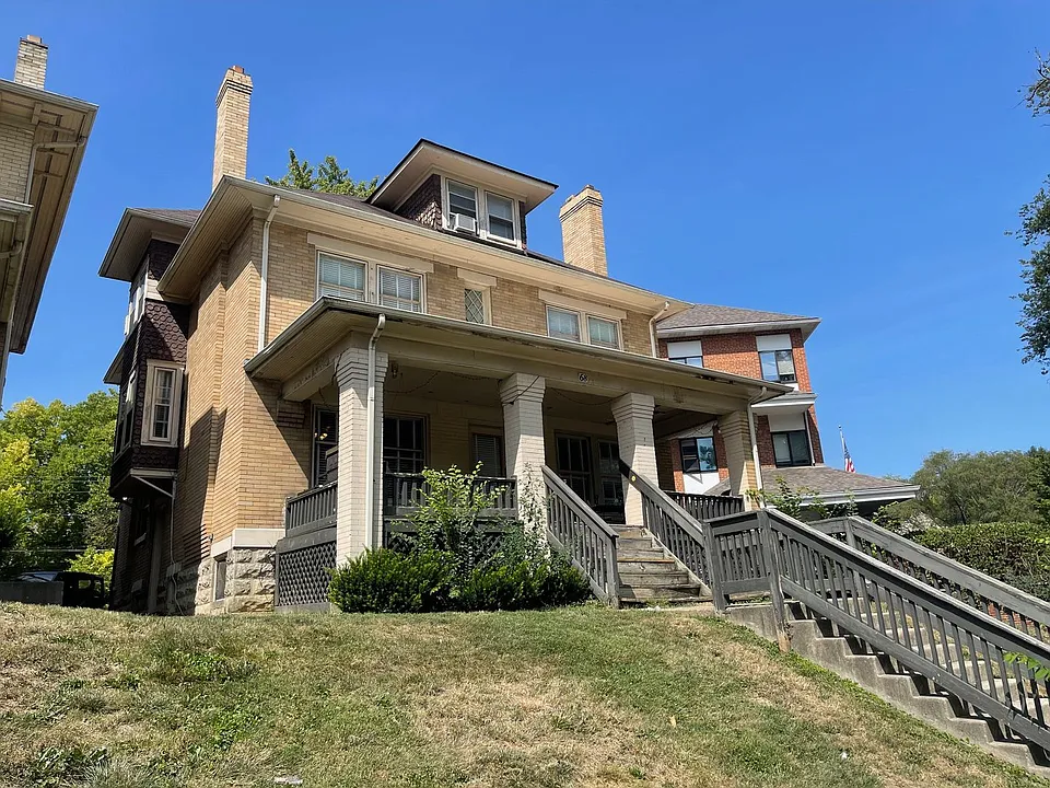 68 E 17th Ave