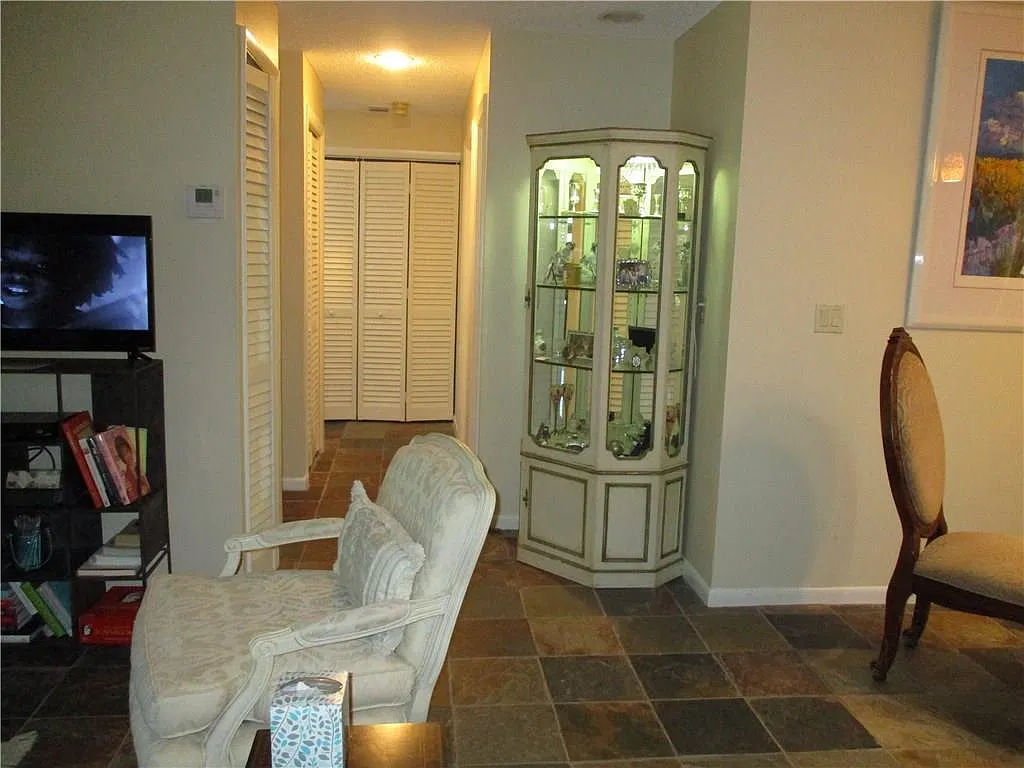 2 bed, 2.0 bath, 1323 sqft, $2,600 — Photo 1