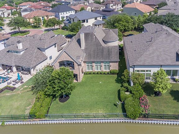 5th image of 15426 Oyster Creek Ln