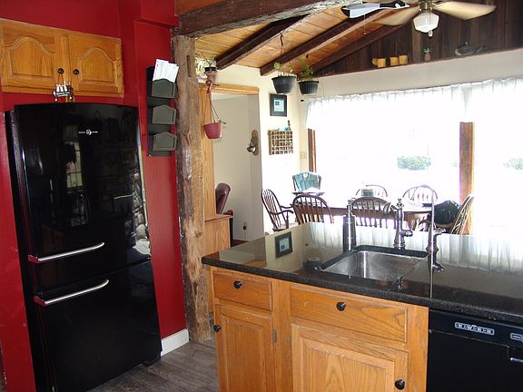 5th image of 693 Birchwood Dr