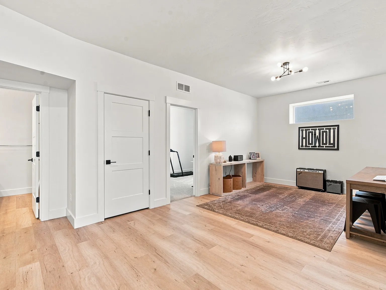 4 bed, 2435 sqft, $3,600 — Photo 3