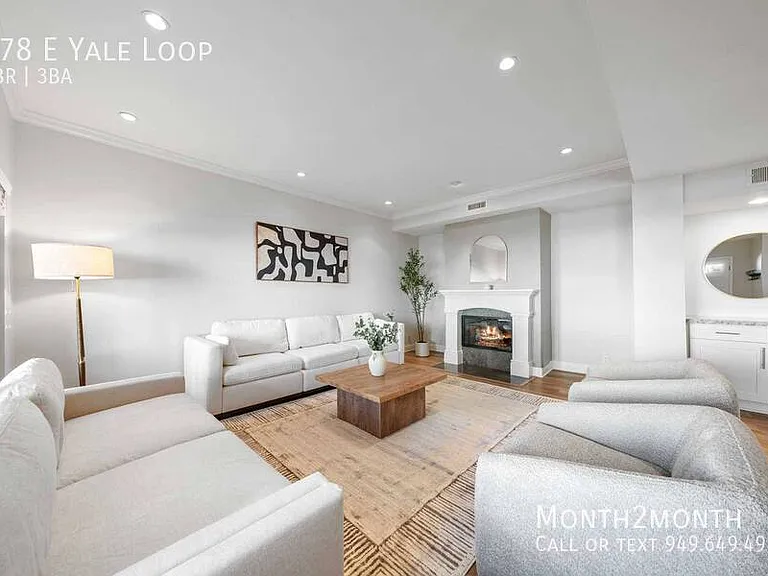 478 E Yale Loop — Photo 2