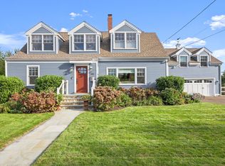 581 Riverside Dr, Fairfield, CT 06824