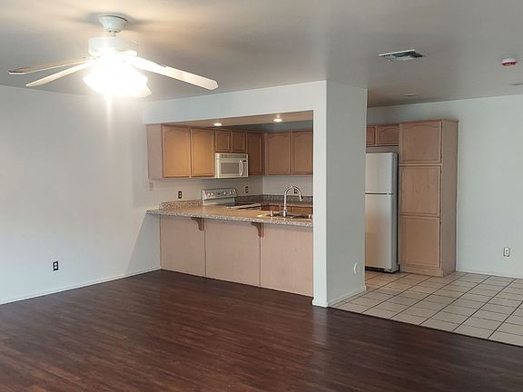5th image of 16021 N 30th St Unit 103