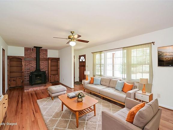 2nd image of 18 Old Farm Rd