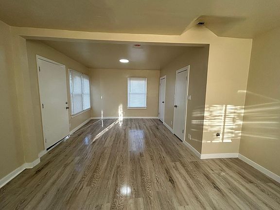 2nd image of 1047 W 48th St