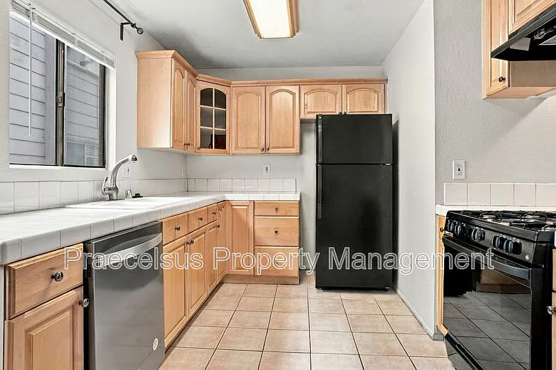 2 bed, 1.5 bath, 993 sqft, $2,300 — Photo 4