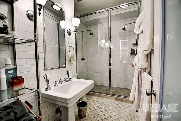 Rented by Urbane Brokerage | media 30