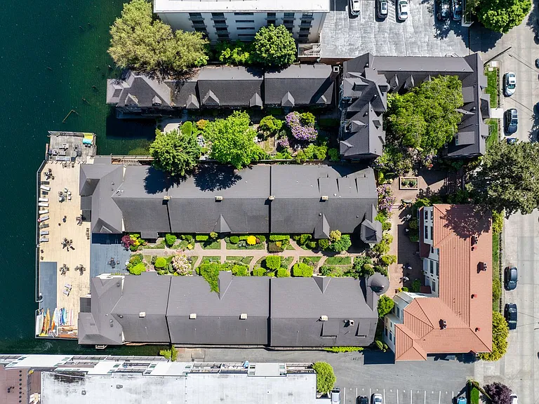 Lake Court Apartments — Photo 22