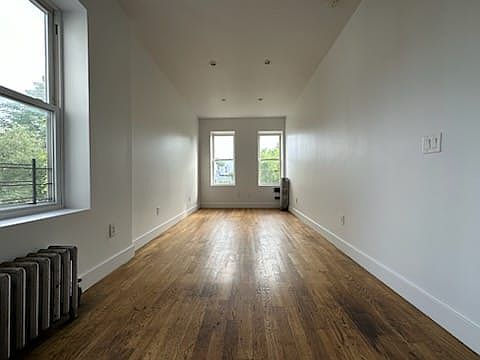 2nd image of 286 19th St APT 3R