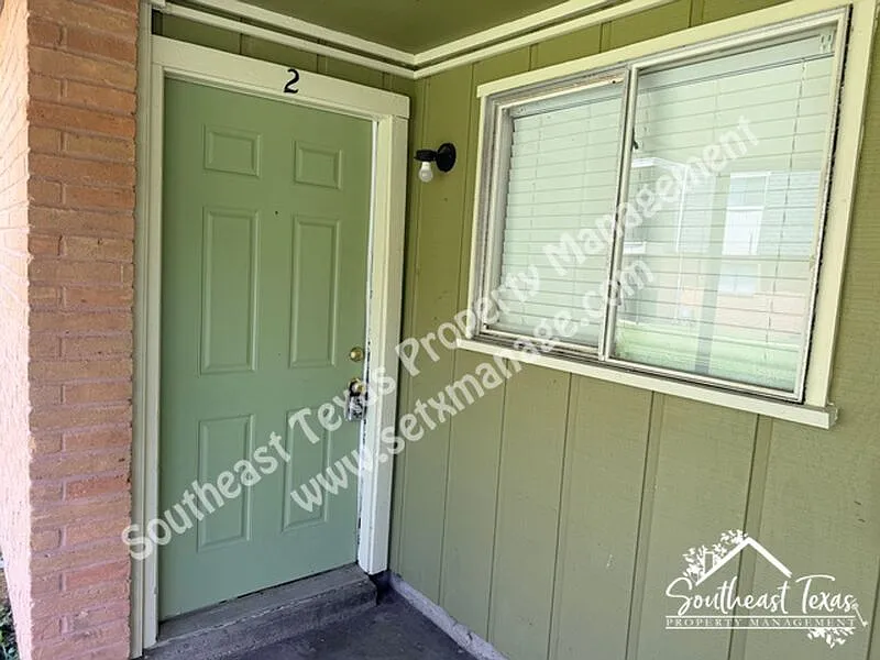 2 bed, 1.0 bath, 868 sqft, $925 — Photo 2