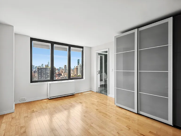 330 E 38th St #51D — Photo 8